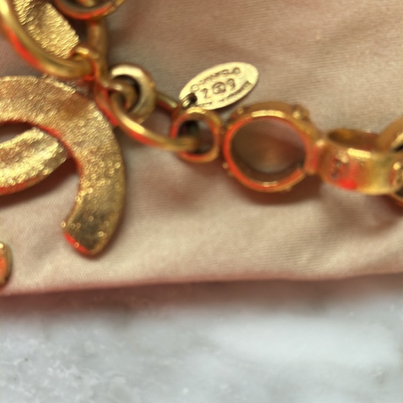 CHANEL vintage gold CC logo thick chain bracelet.  Original dust bag - Picture 2 of 2